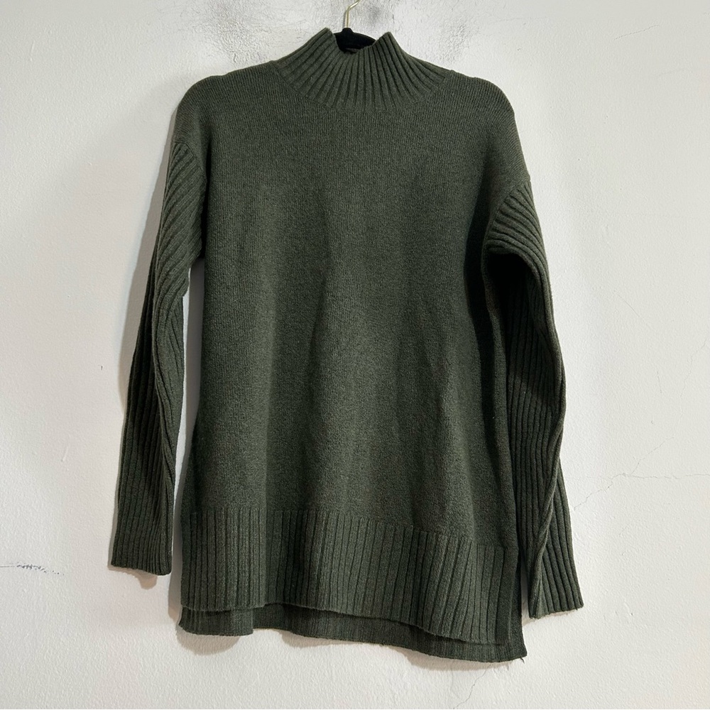 L.L. Bean Women's The Essential Turtleneck Sweater Olive Green Medium Casual